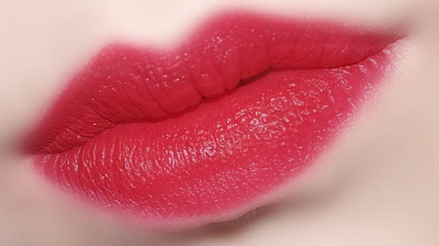 VT Vitamin Lipstick Sensitivity to the point of go