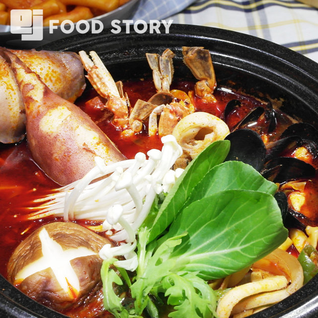 [EJ 푸드스토리] 통 오징어 짬뽕 탕 700g 얼큰 진한 : 이제이 푸드스토리