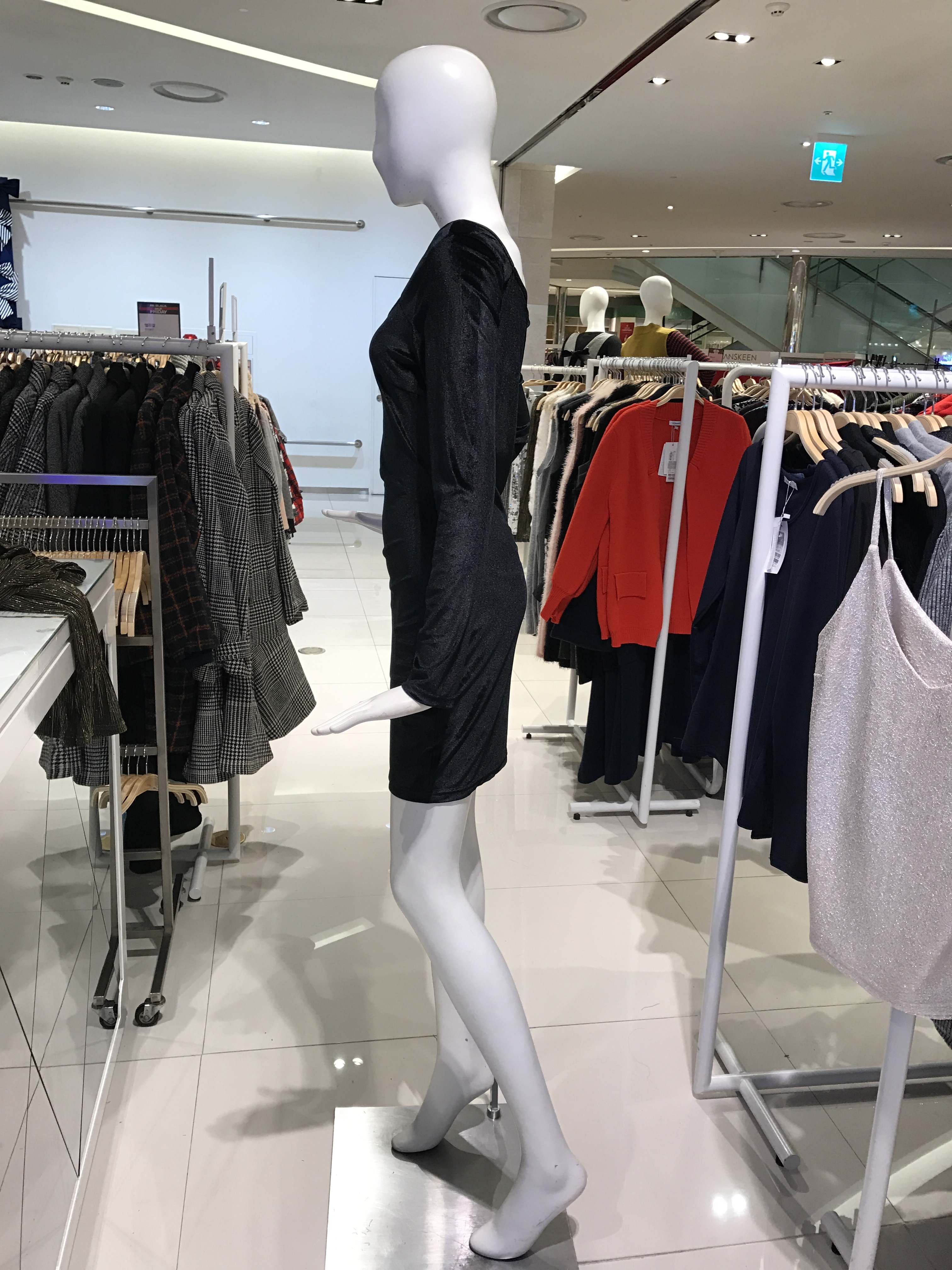 벨벳 슬림핏 원피스 : 밸리걸