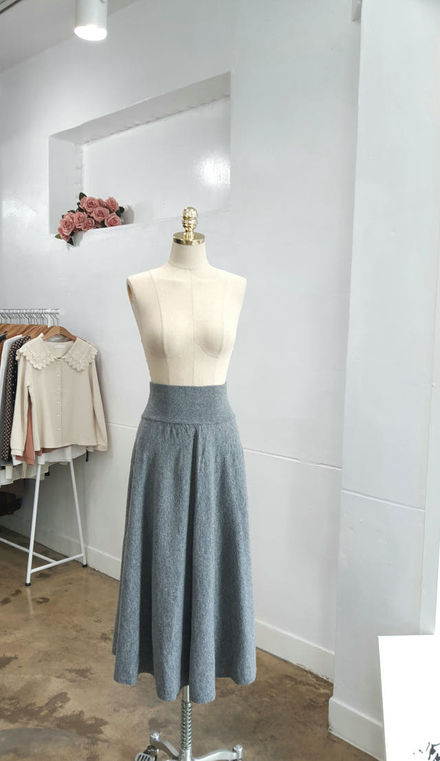 Wool long skirt Natural luxurious Stylish romantic