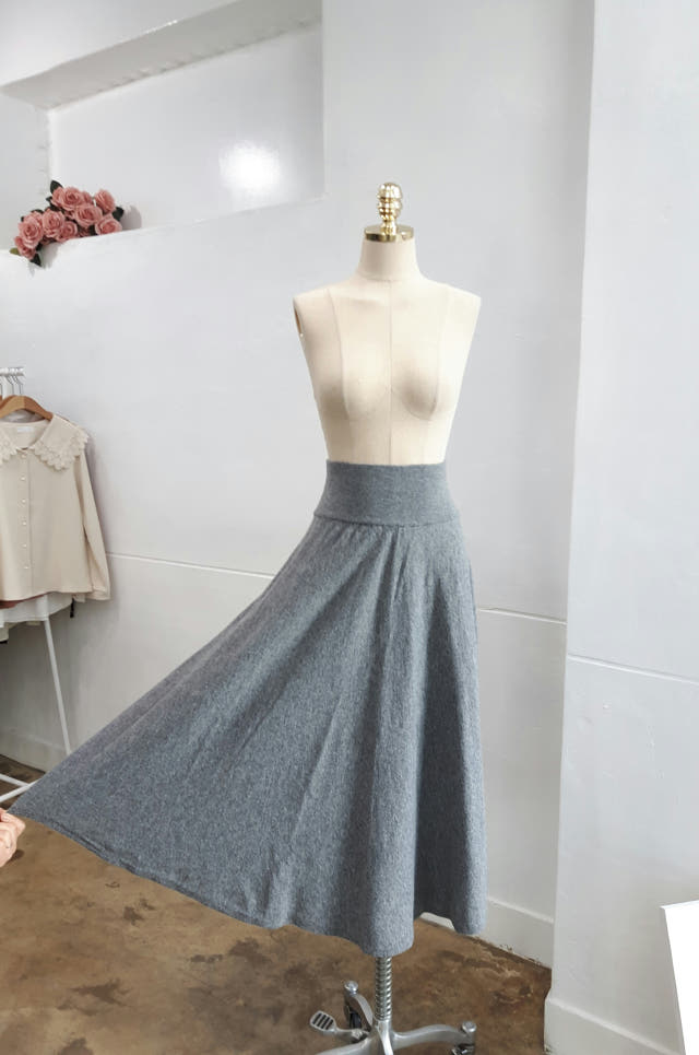 Wool long skirt Natural luxurious Stylish romantic