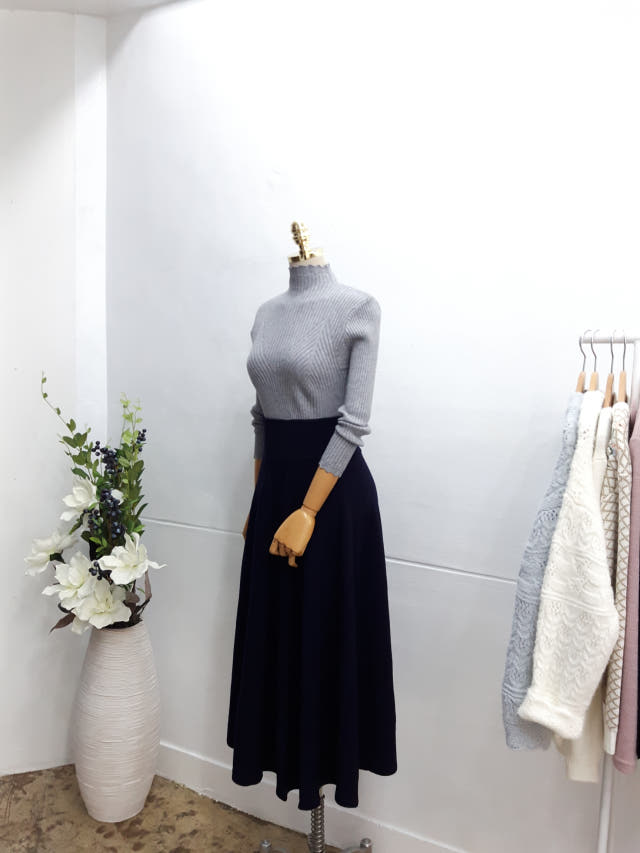 Wool long skirt Natural luxurious Stylish romantic