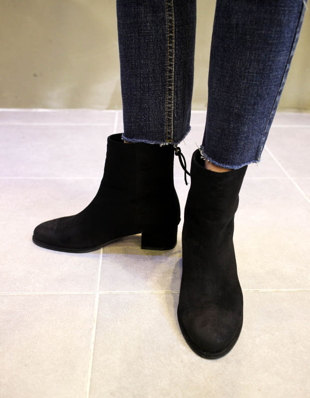 Magical suede angle boots Luxurious, chic, stylish