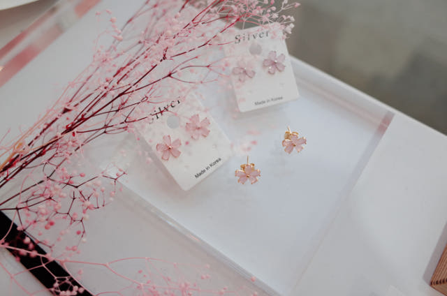 <b><p>Cherry tree State flutt eaing</p></b><b><p>桜の花が 与える ときめき イヤリング</p></b><br /><br /><p align='center'>