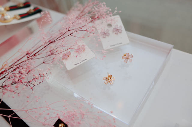 <b><p>Cherry tree State flutt eaing</p></b><b><p>桜の花が 与える ときめき イヤリング</p></b><br /><br /><p align='center'>