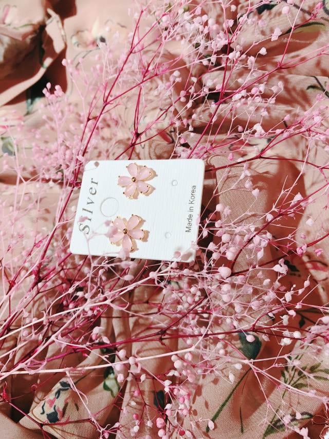 <b><p>Cherry tree State flutt eaing</p></b><b><p>桜の花が 与える ときめき イヤリング</p></b><br /><br /><p align='center'>