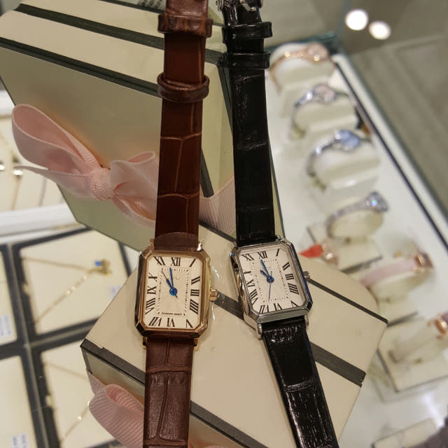 <b><p>Lloyd classic square Leather wch LL2G16903RSB</p></b><b><p>ロイド クラシック 正方形 レザー腕時計 LL2G16903RSB 豪華な シンプルな</p></b><br /><br /><p align='center'>