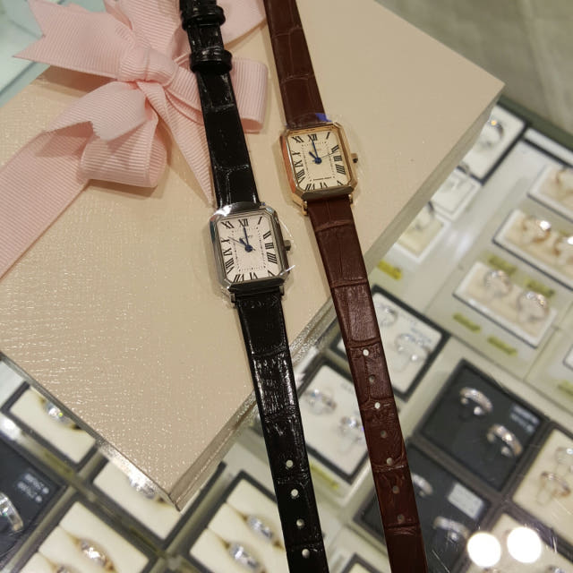 <b><p>Lloyd classic square Leather wch LL2G16903RSB</p></b><b><p>ロイド クラシック 正方形 レザー腕時計 LL2G16903RSB 豪華な シンプルな</p></b><br /><br /><p align='center'>