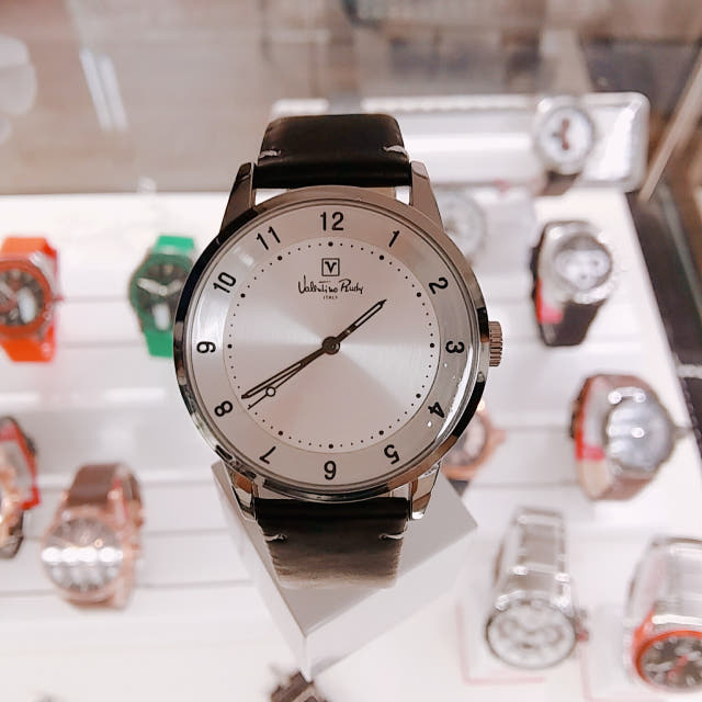 <b><p>Valentino Rudy clock VR822 WT neat Nur Colge</p></b><b><p>バレンチノルディ 時計 VR822 WT すっきりとした ナチュラルな 大学生ファッション</p></b><br /><br /><p align='center'>