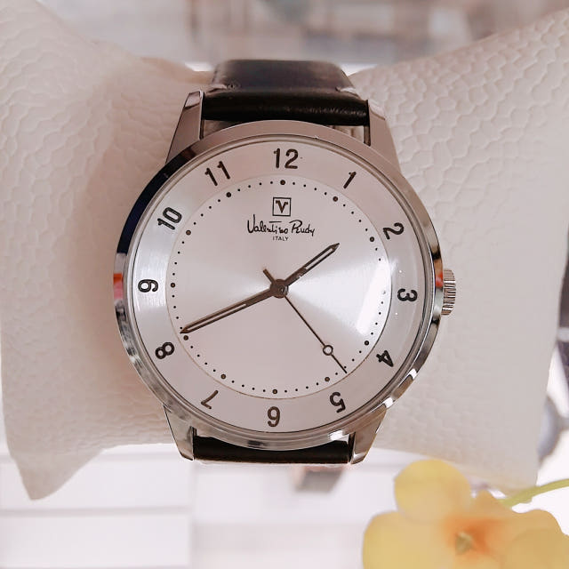 <b><p>Valentino Rudy clock VR822 WT neat Nur Colge</p></b><b><p>バレンチノルディ 時計 VR822 WT すっきりとした ナチュラルな 大学生ファッション</p></b><br /><br /><p align='center'>