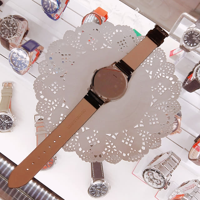 <b><p>Valentino Rudy clock VR822 WT neat Nur Colge</p></b><b><p>バレンチノルディ 時計 VR822 WT すっきりとした ナチュラルな 大学生ファッション</p></b><br /><br /><p align='center'>