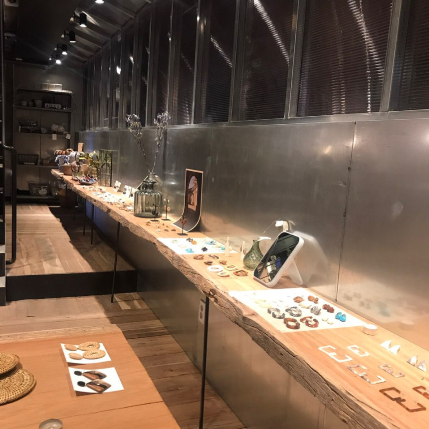 Herschel Mother-of-pearl Antique earrings Luxuriou