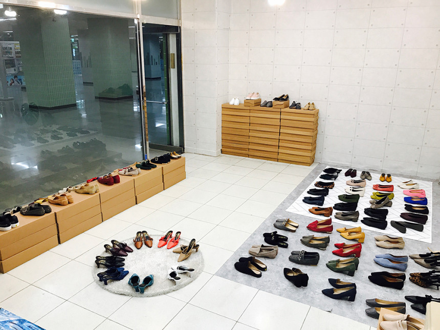 <b><p>Mourning Korean gold pot Flat Shoes Sophisticed</p></b><b><p>無排 韓国語 ゴールド ポイント フラットシューズ 洗練され見える どこでもコーディネートしやすい</p></b><br /><br /><p align='center'>