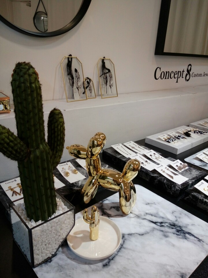 Pearl and matte earrings lady look sexy modern des