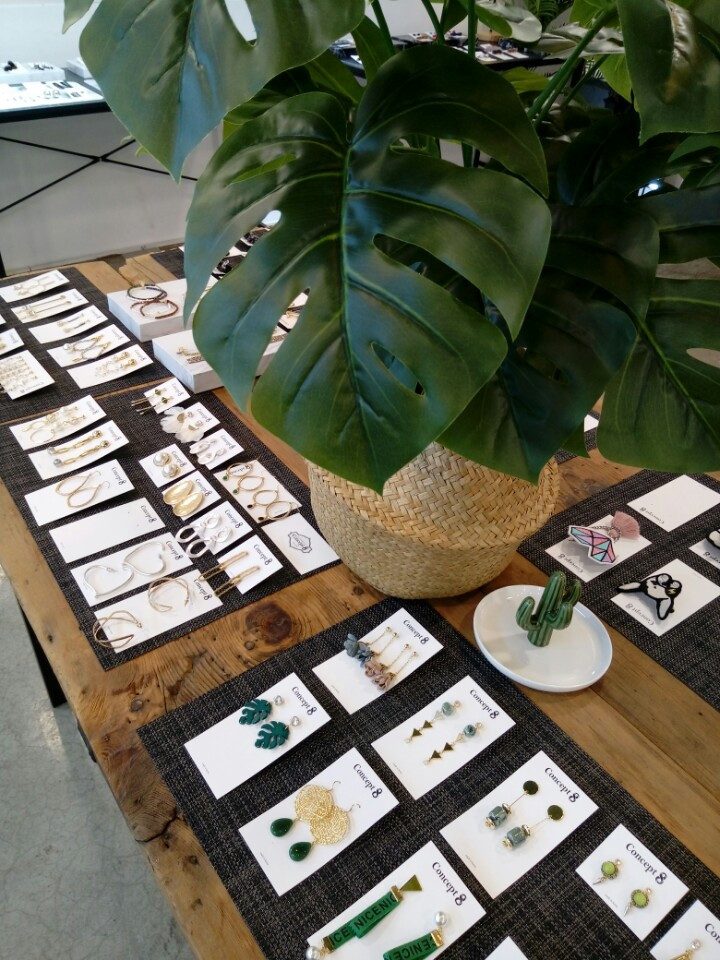 Pearl and matte earrings lady look sexy modern des