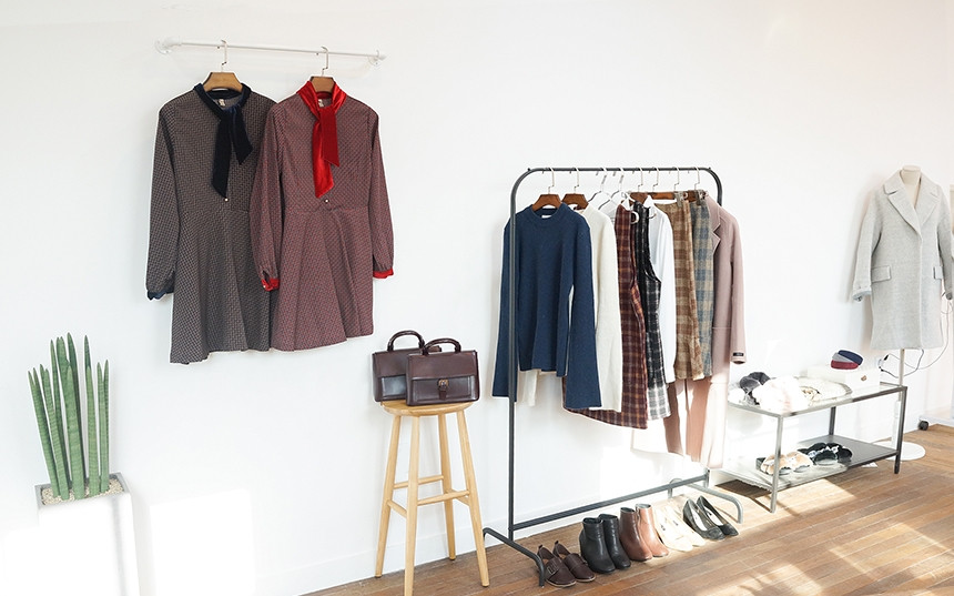 Unboned ribbon unbalanced earrings Unique style bl