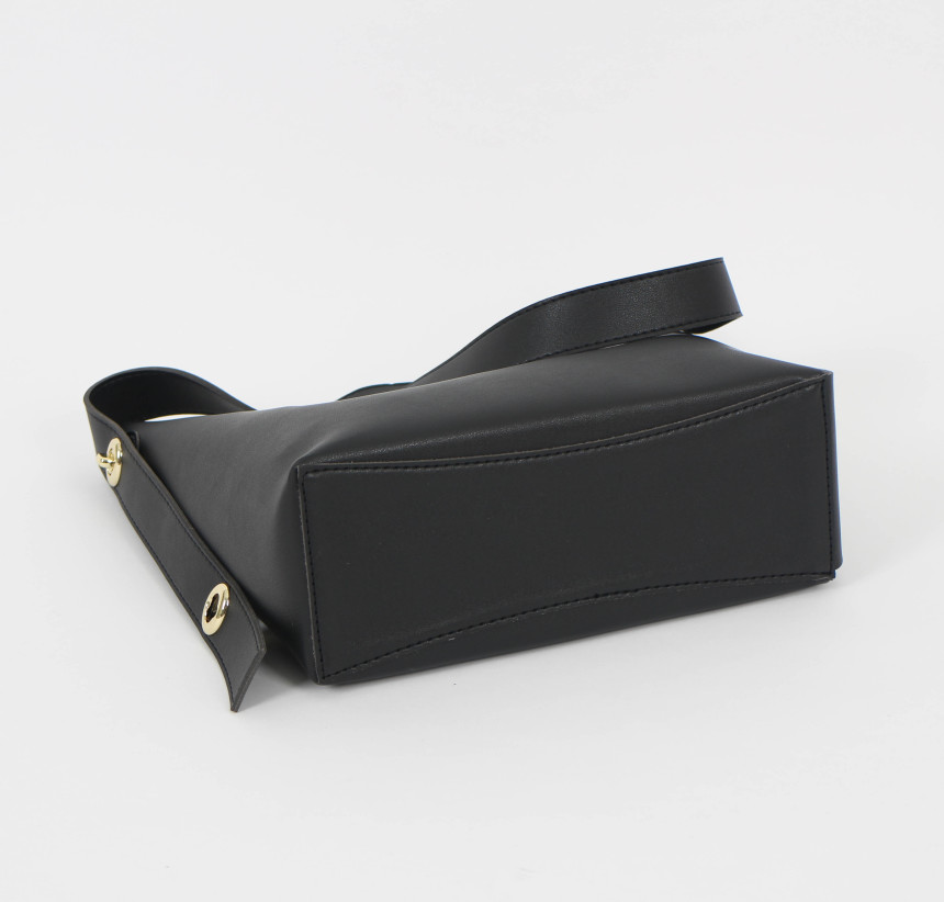 <b><p>Leather bucket should bag Daily coordinion</p></b><b><p>レザーバケットバッグデイリーコーディネート流行乗らない冬アイテムハンスタイル収納力良いバッグベーシッ</p></b><br /><br /><p align='center'>