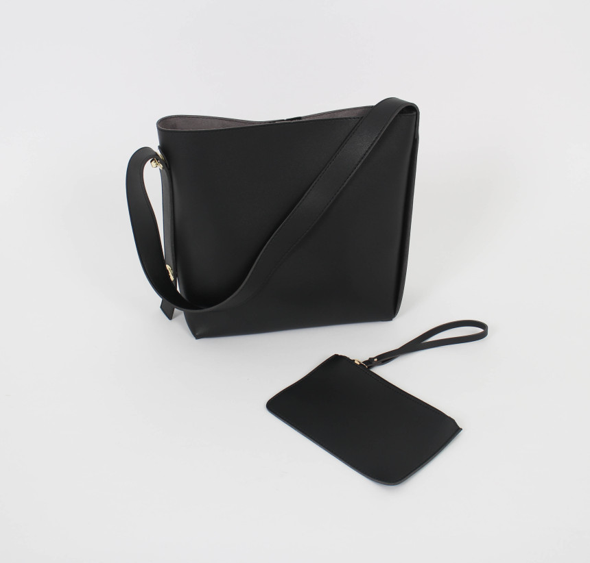 <b><p>Leather bucket should bag Daily coordinion</p></b><b><p>レザーバケットバッグデイリーコーディネート流行乗らない冬アイテムハンスタイル収納力良いバッグベーシッ</p></b><br /><br /><p align='center'>