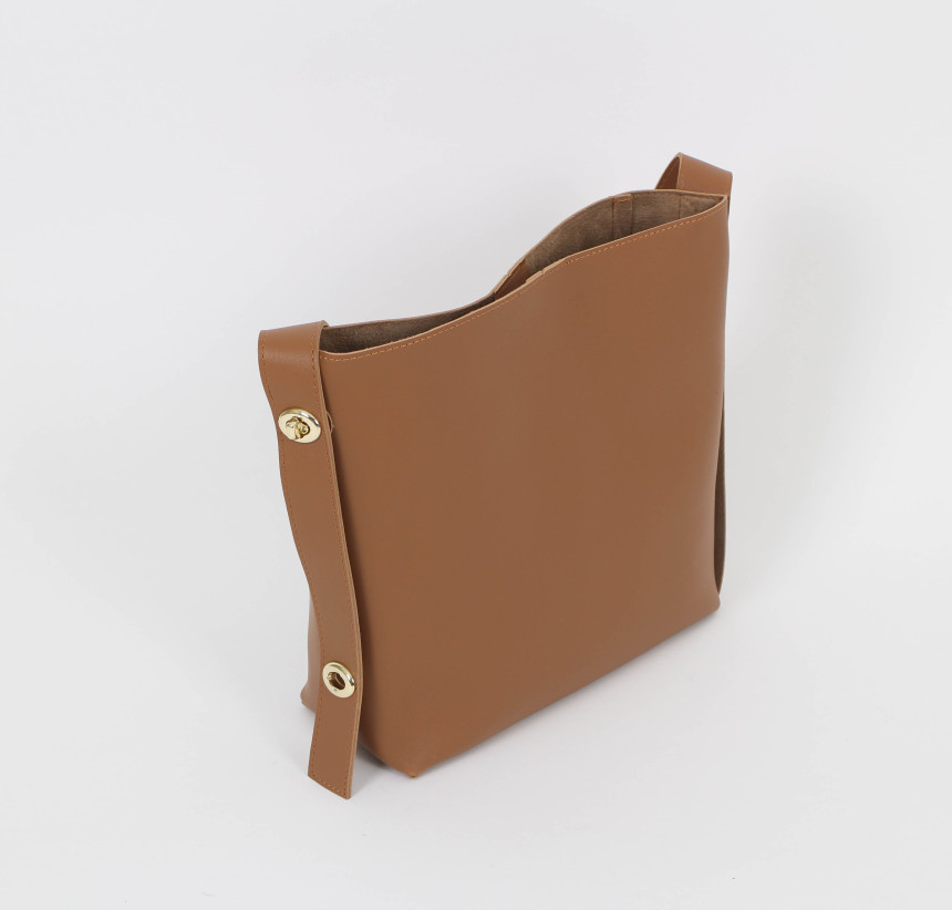 <b><p>Leather bucket should bag Daily coordinion</p></b><b><p>レザーバケットバッグデイリーコーディネート流行乗らない冬アイテムハンスタイル収納力良いバッグベーシッ</p></b><br /><br /><p align='center'>