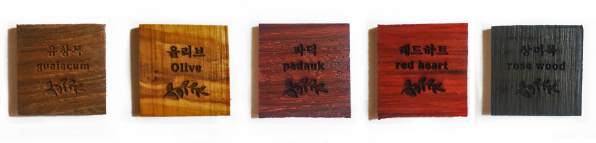 <b><p>Red Heart with wood made inial rg Daejeon</p></b><b><p>赤いハートの木 作成された イニシャル リング 初期 木製品 大田 製作 友情 デザイン</p></b><br /><br /><p align='center'>
