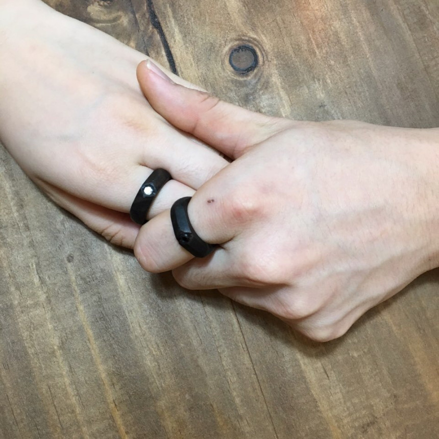 <b><p>Red Heart with wood made inial rg Daejeon</p></b><b><p>赤いハートの木 作成された イニシャル リング 初期 木製品 大田 製作 友情 デザイン</p></b><br /><br /><p align='center'>