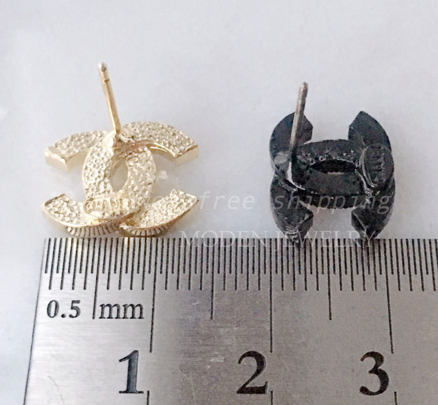 <b><p>Basic Signature Cl De Earring Lely</p></b><b><p>基本シグニチャークラシックデザイン つくイヤリング 最近紛れ</p></b><br /><br /><p align='center'>