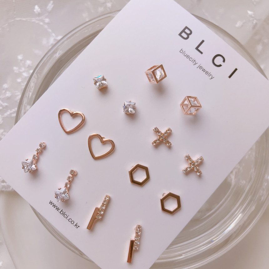 <b><p>High quality Rose Gold 14pcs one week daily</p></b><b><p>高クオリティ ローズゴールド 14個 一週間 デイリー セット イヤリング ドロップ</p></b><br /><br /><p align='center'>