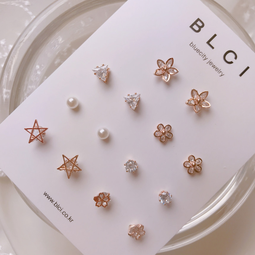 <b><p>High quality Rose Gold 14pcs one week daily</p></b><b><p>高クオリティ ローズゴールド 14個 一週間 デイリー セット イヤリング ドロップ</p></b><br /><br /><p align='center'>