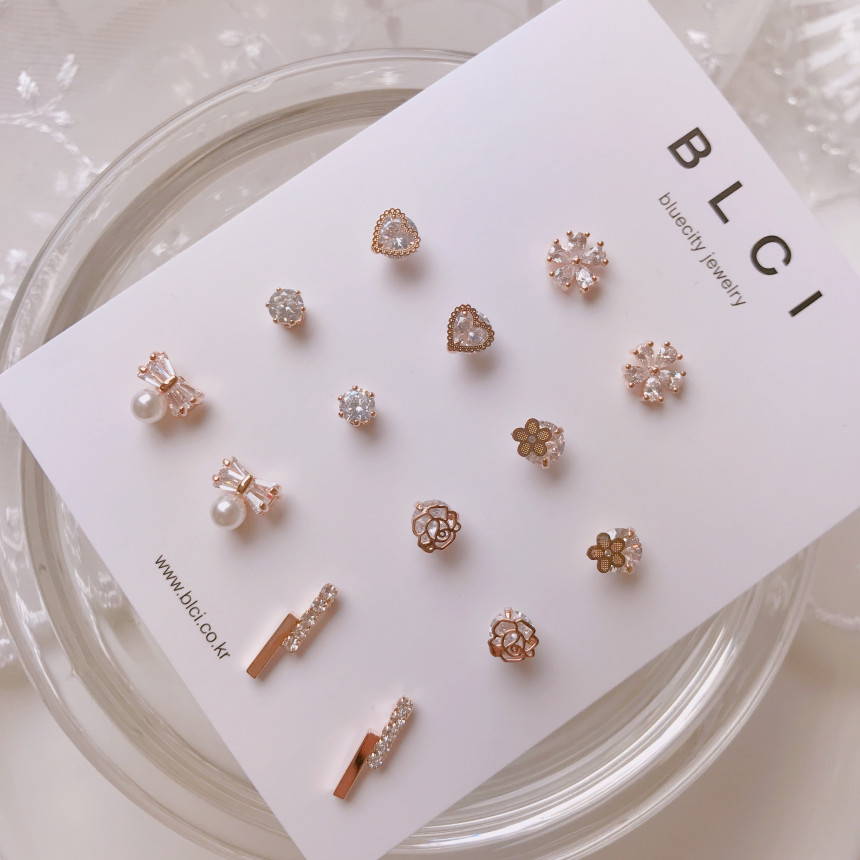 <b><p>High quality Rose Gold 14pcs one week daily</p></b><b><p>高クオリティ ローズゴールド 14個 一週間 デイリー セット イヤリング ドロップ</p></b><br /><br /><p align='center'>
