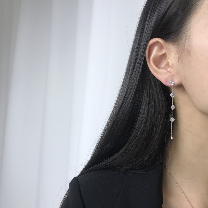 <b><p>silver 925 Sr fing High quality Drop Swavski</p></b><b><p>シルバー 925 ウンチム 高クオリティ ドロップ スワロフスキー ストーン イヤリング</p></b><br /><br /><p align='center'>