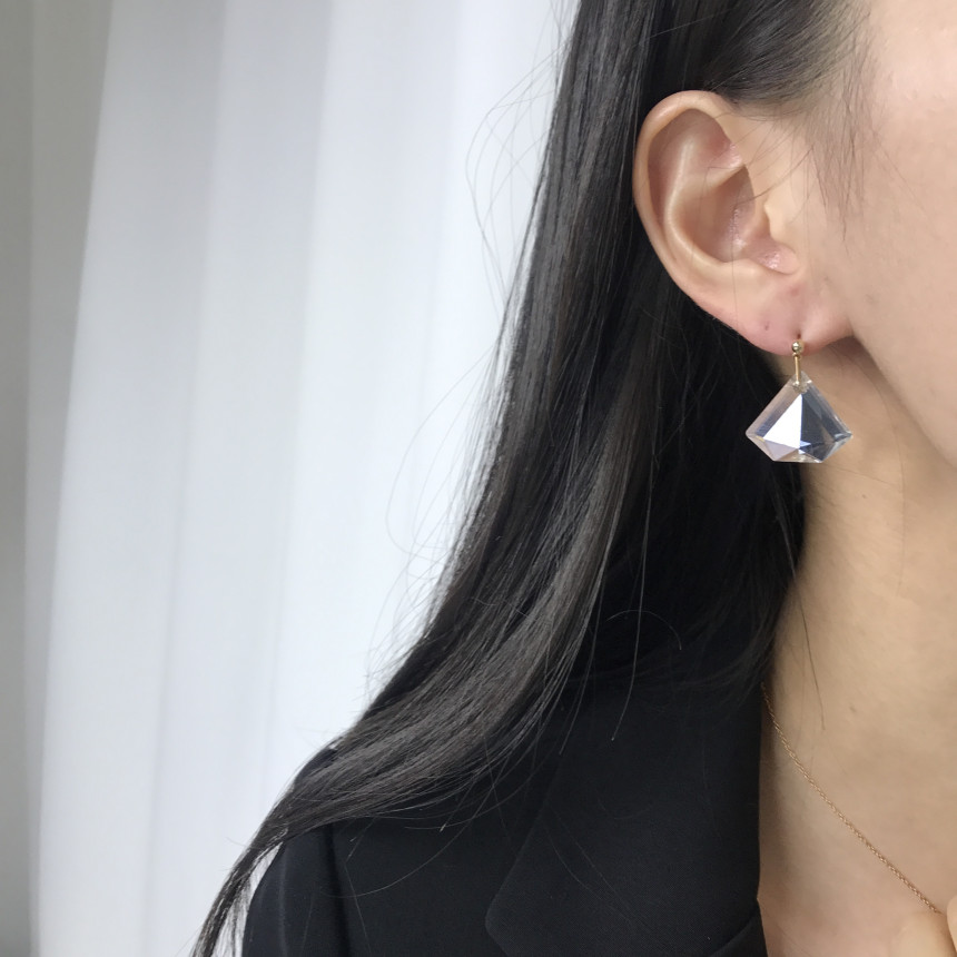<b><p>natural cryst Modified Dp earring ther-Daughter</p></b><b><p>天然 クリスタル 修正 ドロップ イヤリング 螺鈿 16種 オンバル ツーウェイ</p></b><br /><br /><p align='center'>
