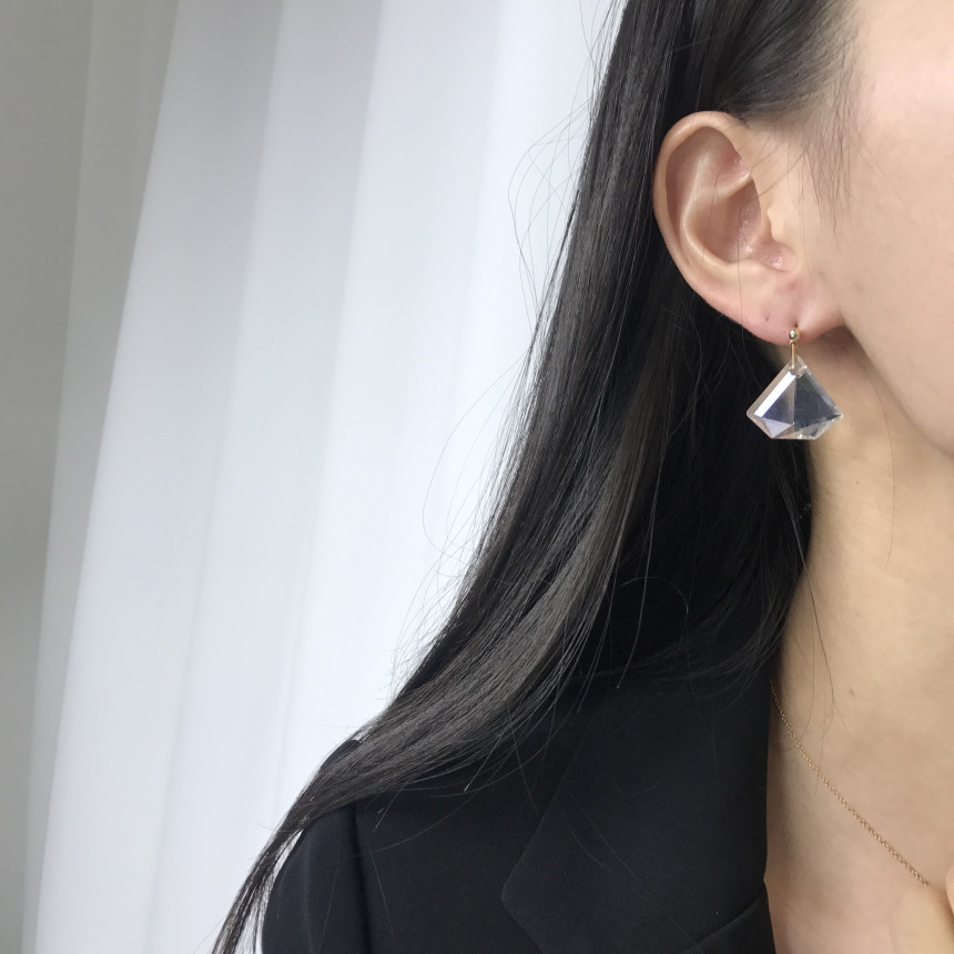 <b><p>natural cryst Modified Dp earring ther-Daughter</p></b><b><p>天然 クリスタル 修正 ドロップ イヤリング 螺鈿 16種 オンバル ツーウェイ</p></b><br /><br /><p align='center'>