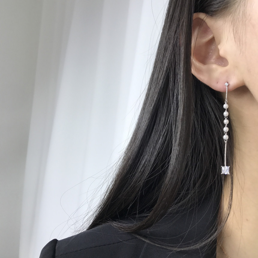 <b><p>silver 925 Sr fing High quality Drop Swavski</p></b><b><p>シルバー 925 ウンチム 高クオリティ ドロップ スワロフスキー ストーン イヤリング</p></b><br /><br /><p align='center'>