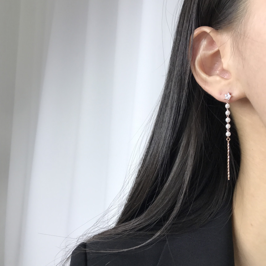 <b><p>silver 925 Sr fing High quality Drop Swavski</p></b><b><p>シルバー 925 ウンチム 高クオリティ ドロップ スワロフスキー ストーン イヤリング</p></b><br /><br /><p align='center'>