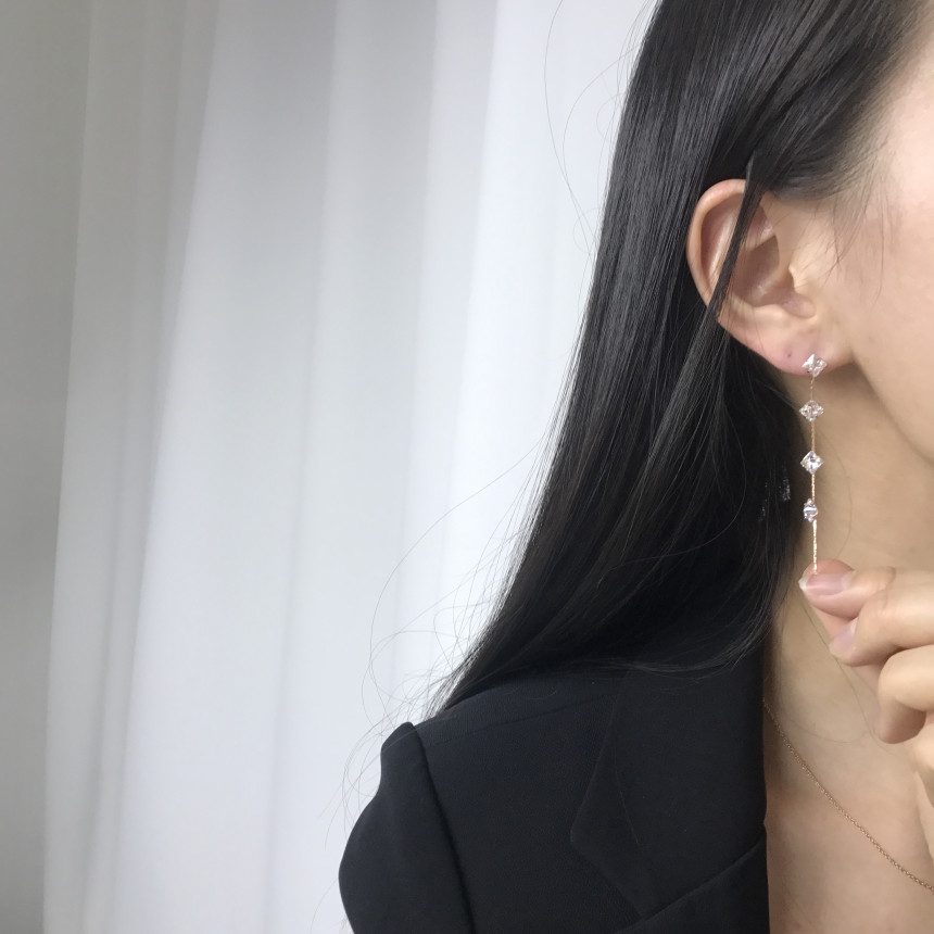 <b><p>silver 925 Sr fing High quality Drop Swavski</p></b><b><p>シルバー 925 ウンチム 高クオリティ ドロップ スワロフスキー ストーン イヤリング</p></b><br /><br /><p align='center'>