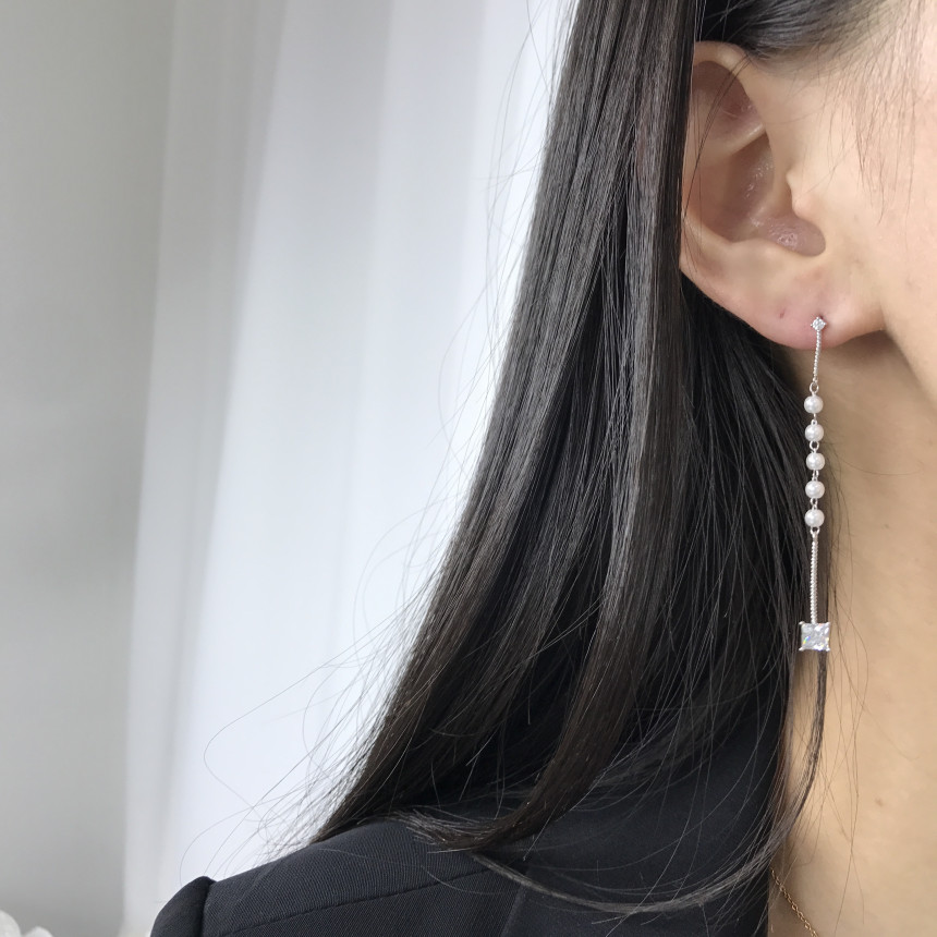 <b><p>silver 925 Sr fing High quality Drop Swavski</p></b><b><p>シルバー 925 ウンチム 高クオリティ ドロップ スワロフスキー ストーン イヤリング</p></b><br /><br /><p align='center'>