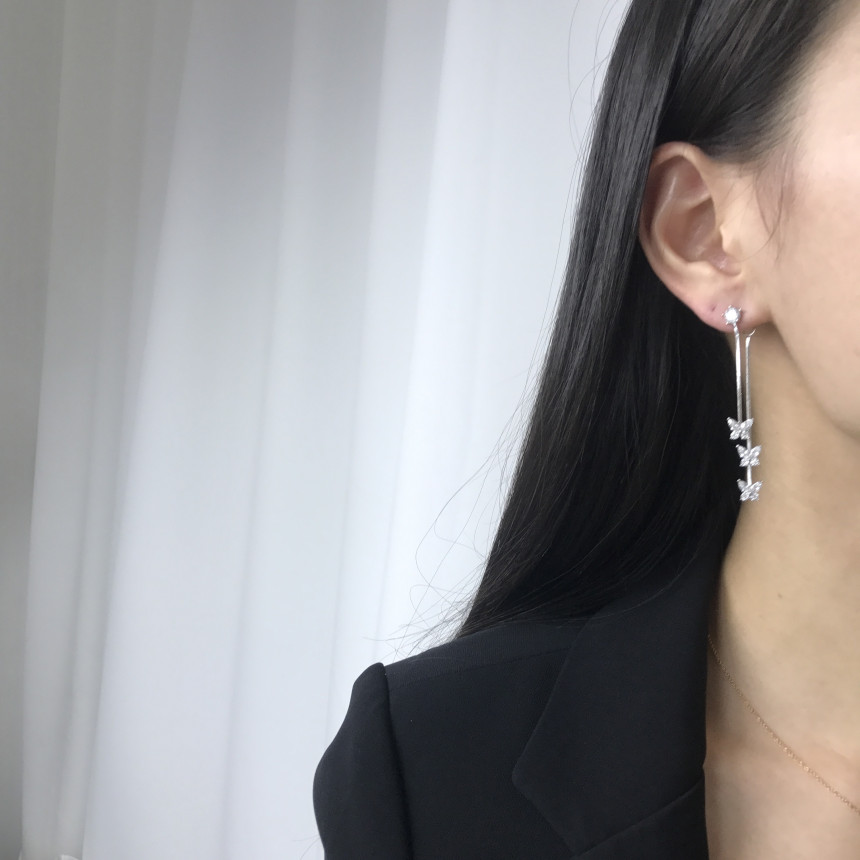 <b><p>silver 925 Sr fing High quality Drop Swavski</p></b><b><p>シルバー 925 ウンチム 高クオリティ ドロップ スワロフスキー ストーン イヤリング</p></b><br /><br /><p align='center'>