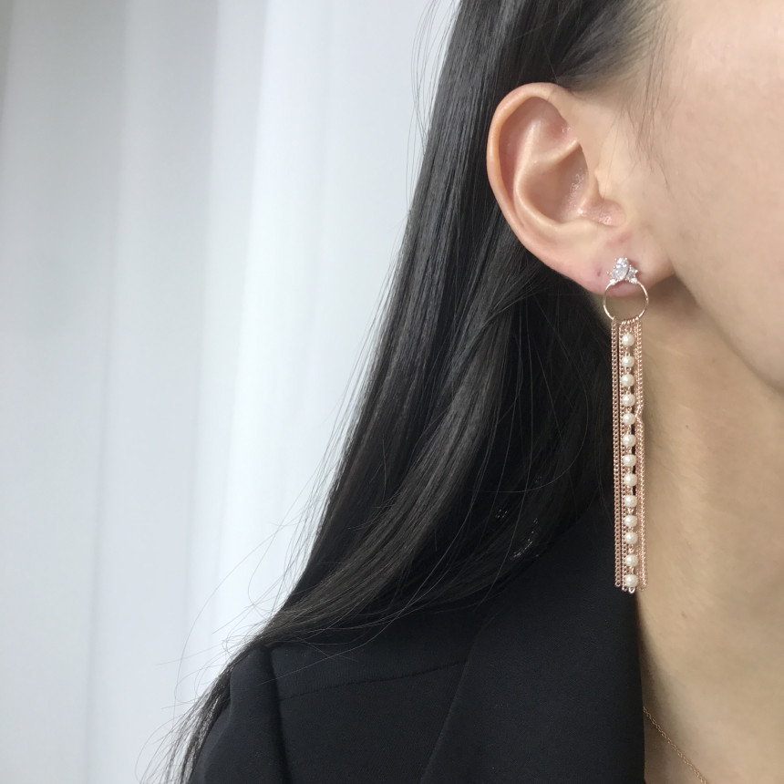 <b><p>silver 925 Sr fing High quality Drop Swavski</p></b><b><p>シルバー 925 ウンチム 高クオリティ ドロップ スワロフスキー ストーン イヤリング</p></b><br /><br /><p align='center'>