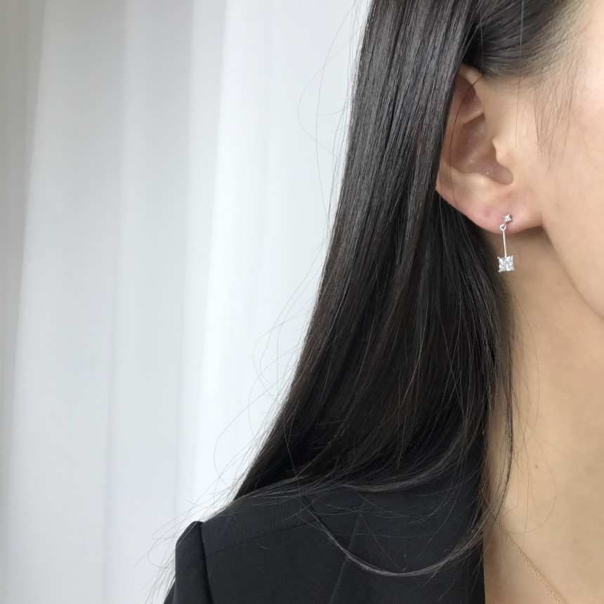 <b><p>silver 925 Sr fing High quality Drop Swavski</p></b><b><p>シルバー 925 ウンチム 高クオリティ ドロップ スワロフスキー ストーン イヤリング</p></b><br /><br /><p align='center'>