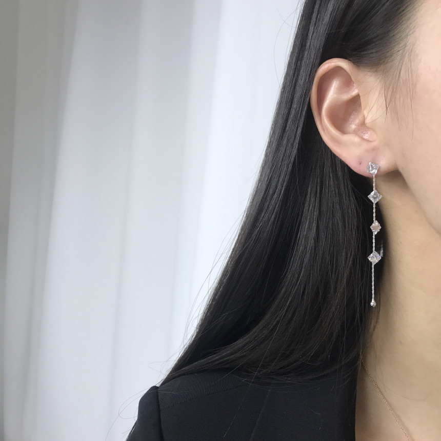 <b><p>silver 925 Sr fing High quality Drop Swavski</p></b><b><p>シルバー 925 ウンチム 高クオリティ ドロップ スワロフスキー ストーン イヤリング</p></b><br /><br /><p align='center'>