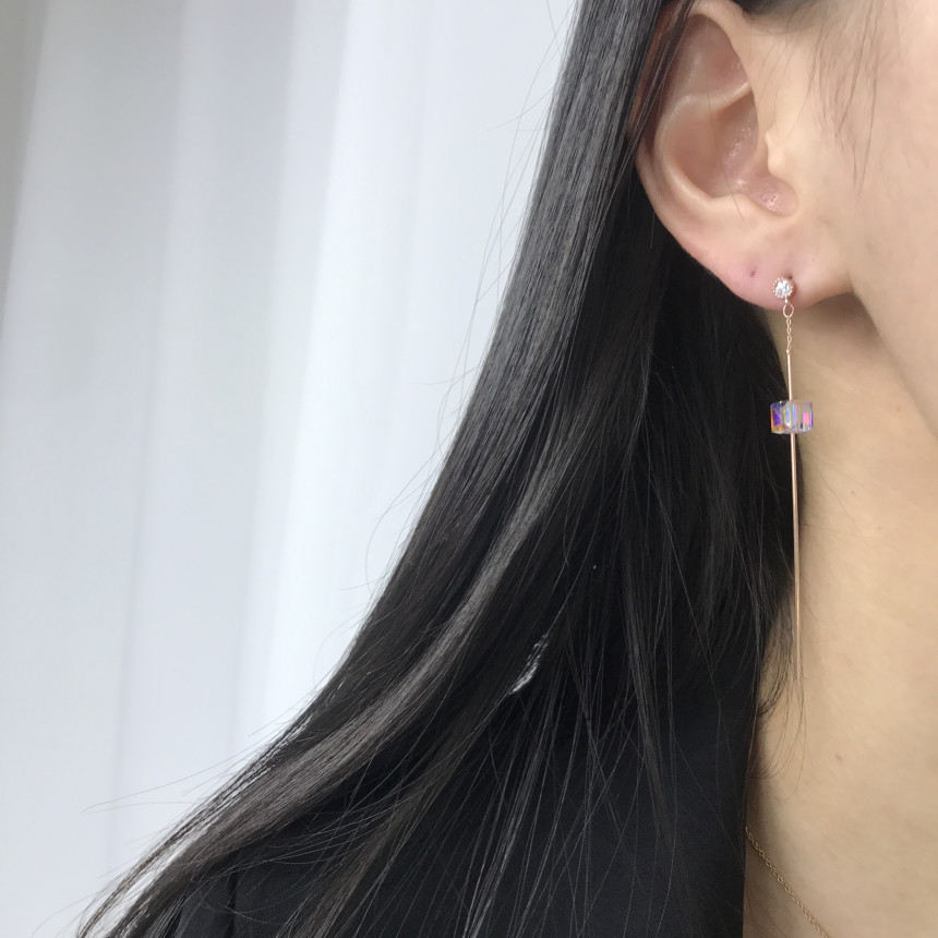 <b><p>silver 925 Sr fing High quality Drop Swavski</p></b><b><p>シルバー 925 ウンチム 高クオリティ ドロップ スワロフスキー ストーン イヤリング</p></b><br /><br /><p align='center'>