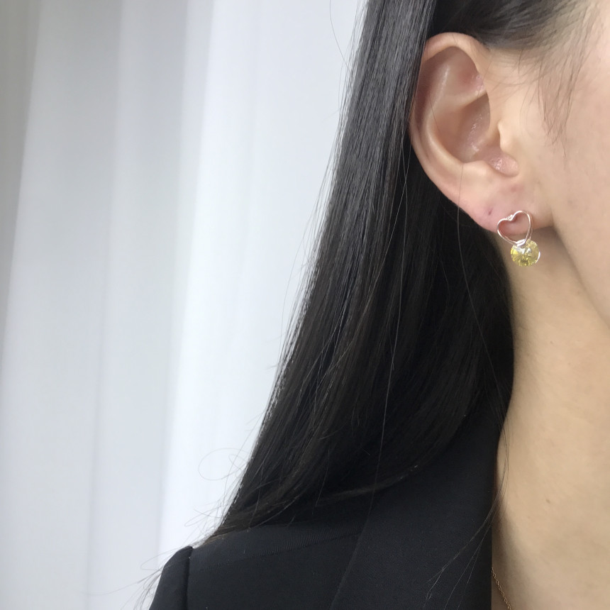 <b><p>silver 925 Sr fing High quality Drop Swavski</p></b><b><p>シルバー 925 ウンチム 高クオリティ ドロップ スワロフスキー ストーン イヤリング</p></b><br /><br /><p align='center'>