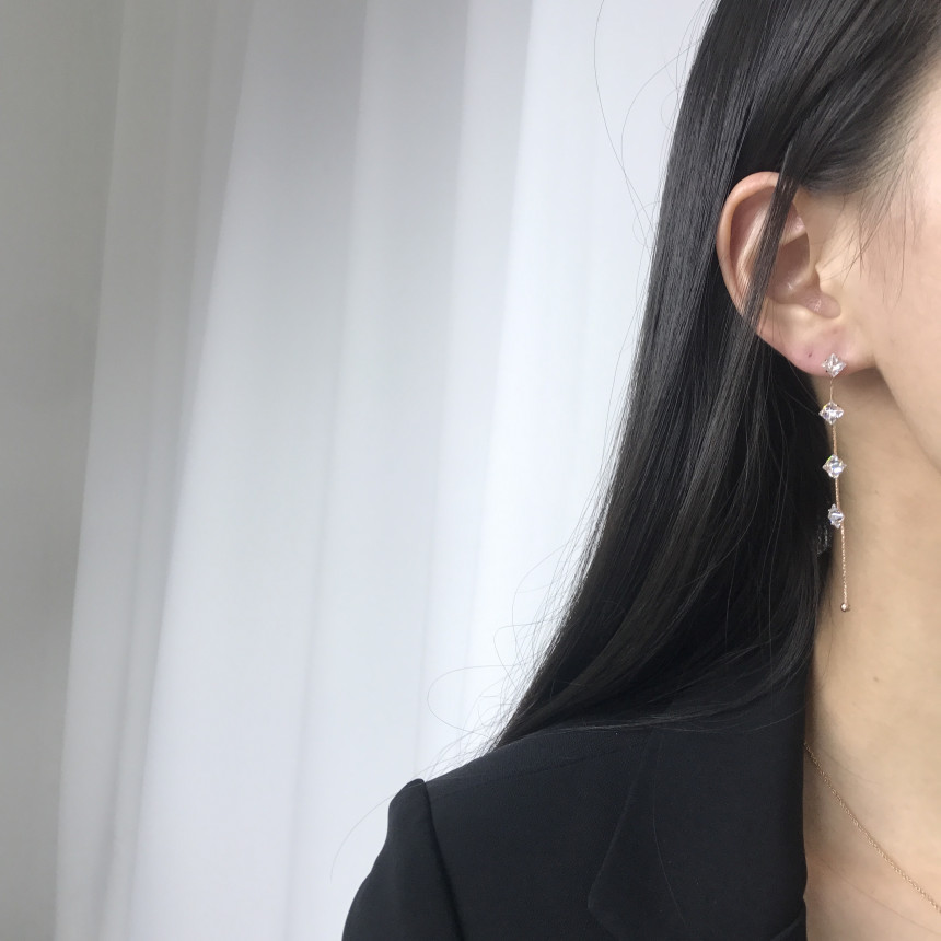 <b><p>silver 925 Sr fing High quality Drop Swavski</p></b><b><p>シルバー 925 ウンチム 高クオリティ ドロップ スワロフスキー ストーン イヤリング</p></b><br /><br /><p align='center'>