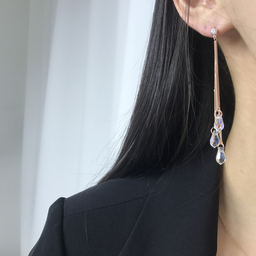 <b><p>silver 925 Sr fing High quality Drop Swavski</p></b><b><p>シルバー 925 ウンチム 高クオリティ ドロップ スワロフスキー ストーン イヤリング</p></b><br /><br /><p align='center'>