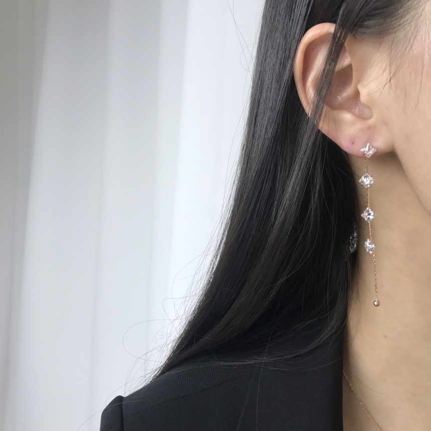 <b><p>silver 925 Sr fing High quality Drop Swavski</p></b><b><p>シルバー 925 ウンチム 高クオリティ ドロップ スワロフスキー ストーン イヤリング</p></b><br /><br /><p align='center'>