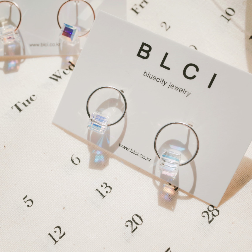 <b><p>silver 925 Sr fing High quality Drop Swavski</p></b><b><p>シルバー 925 ウンチム 高クオリティ ドロップ スワロフスキー ストーン イヤリング</p></b><br /><br /><p align='center'>