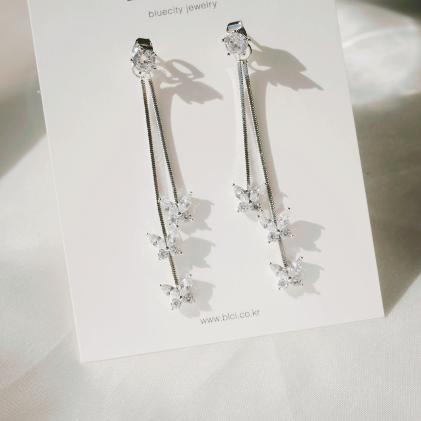 <b><p>silver 925 Sr fing High quality Drop Swavski</p></b><b><p>シルバー 925 ウンチム 高クオリティ ドロップ スワロフスキー ストーン イヤリング</p></b><br /><br /><p align='center'>