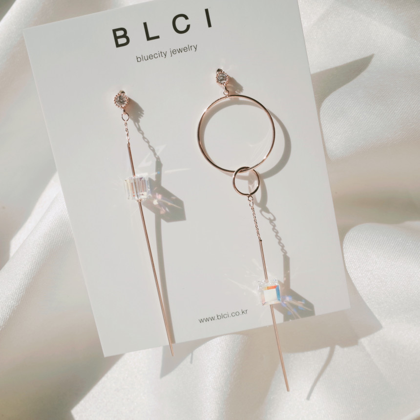 <b><p>silver 925 Sr fing High quality Drop Swavski</p></b><b><p>シルバー 925 ウンチム 高クオリティ ドロップ スワロフスキー ストーン イヤリング</p></b><br /><br /><p align='center'>