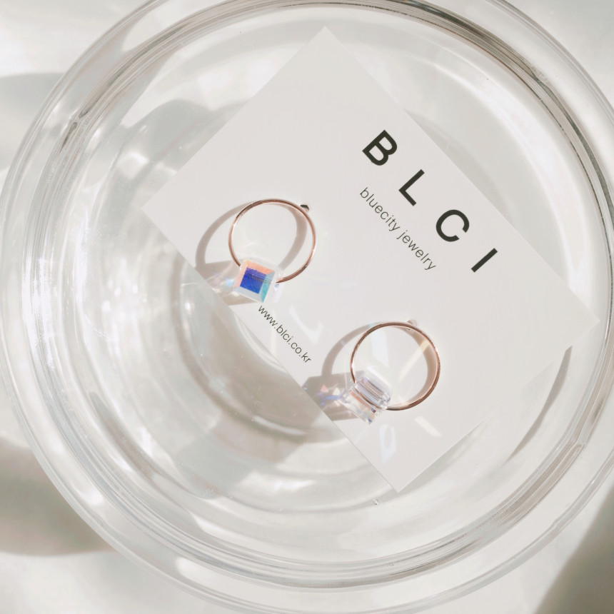 <b><p>silver 925 Sr fing High quality Drop Swavski</p></b><b><p>シルバー 925 ウンチム 高クオリティ ドロップ スワロフスキー ストーン イヤリング</p></b><br /><br /><p align='center'>