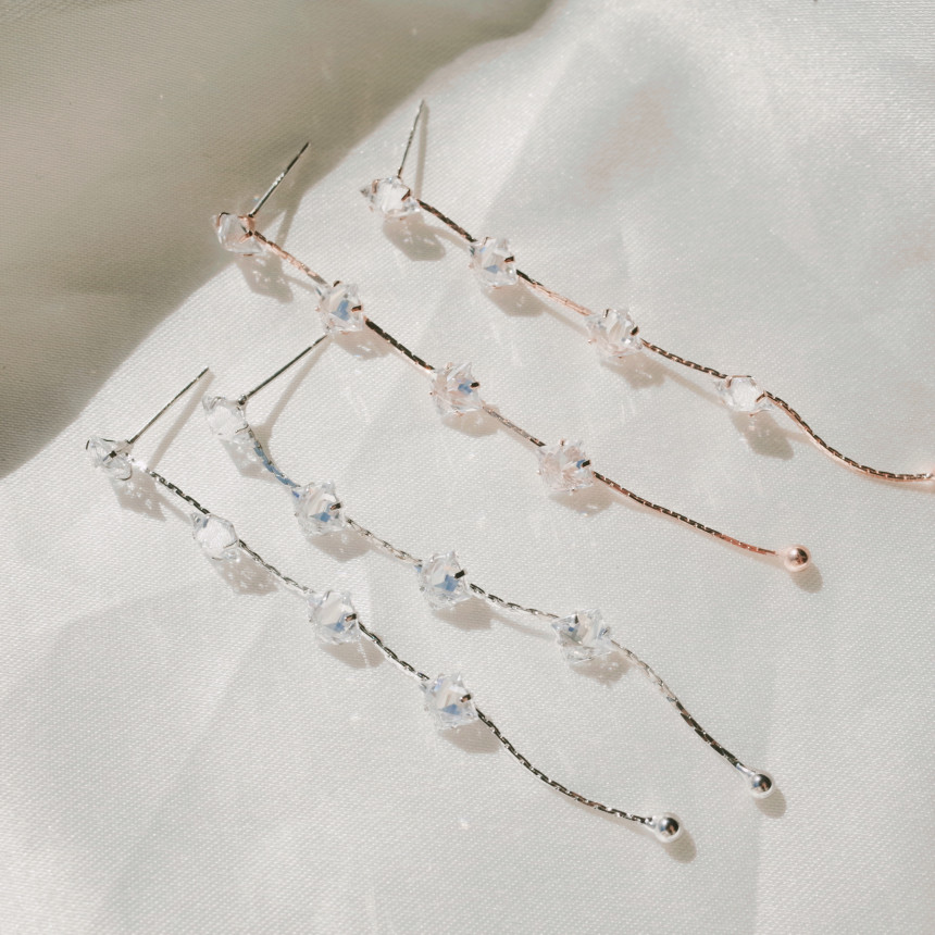 <b><p>silver 925 Sr fing High quality Drop Swavski</p></b><b><p>シルバー 925 ウンチム 高クオリティ ドロップ スワロフスキー ストーン イヤリング</p></b><br /><br /><p align='center'>